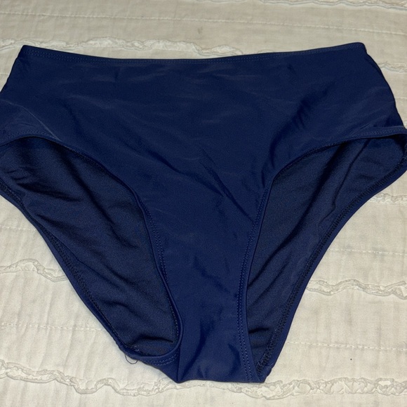 Bathing suits - Picture 4 of 7